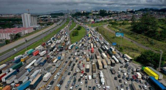 bloqueio-caminhoneiros-01112022214942988