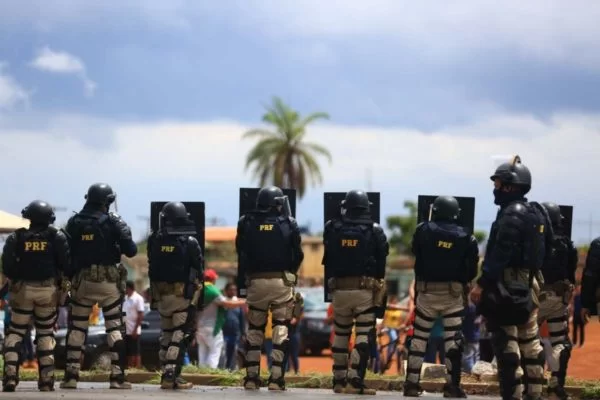 bloqueio-caminhoneiros-luziania-9-600x400