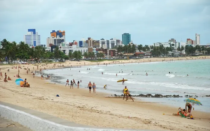litoral-da-paraiba-tem-tres-praias-improprias-para-banho-mare-alcanca-2-3m (1)