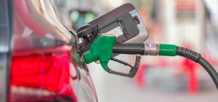 171866,petrobras-anuncia-nova-queda-no-preco-da-gasolina-3