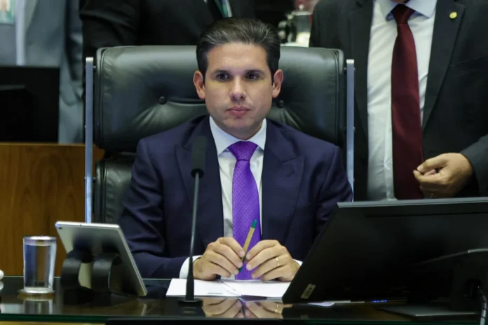 Presidente-da-Camara-dos-Deputados-Hugo-Motta-Republicanos-PB-durante-sessao-no-plenario-Metropoles-4-scaled