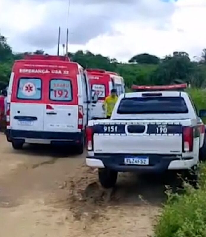 Homem-morre-apos-carroceria-de-caminhao-tombar-sob0021766100202604211241