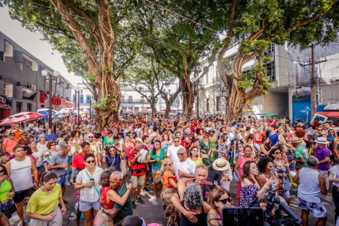 Sabadinho Bom traz Joab Dantas com muito forró em João Pessoa. Evento gratuito acontece na Praça Rio Branco e antecipa o clima de São João